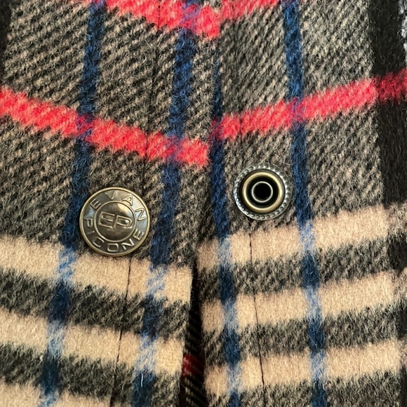 Evan Picone flannel shirt with snap closures. Excellent condition. - Picture 3 of 5